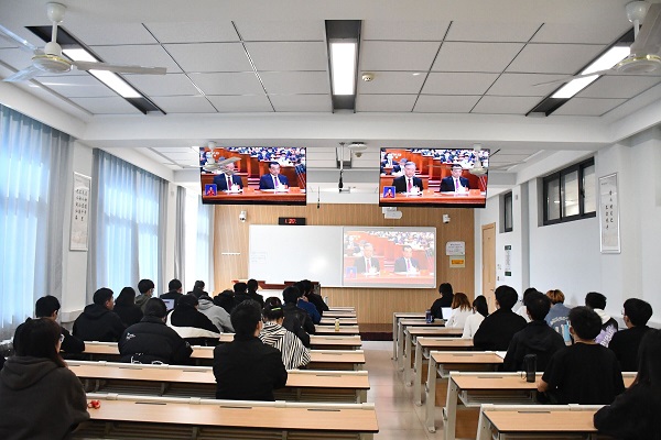 b371e1c2cfd94c539733e9b3751038c1.jpg 经管学院组织学生骨干线下收看二十大.jpg