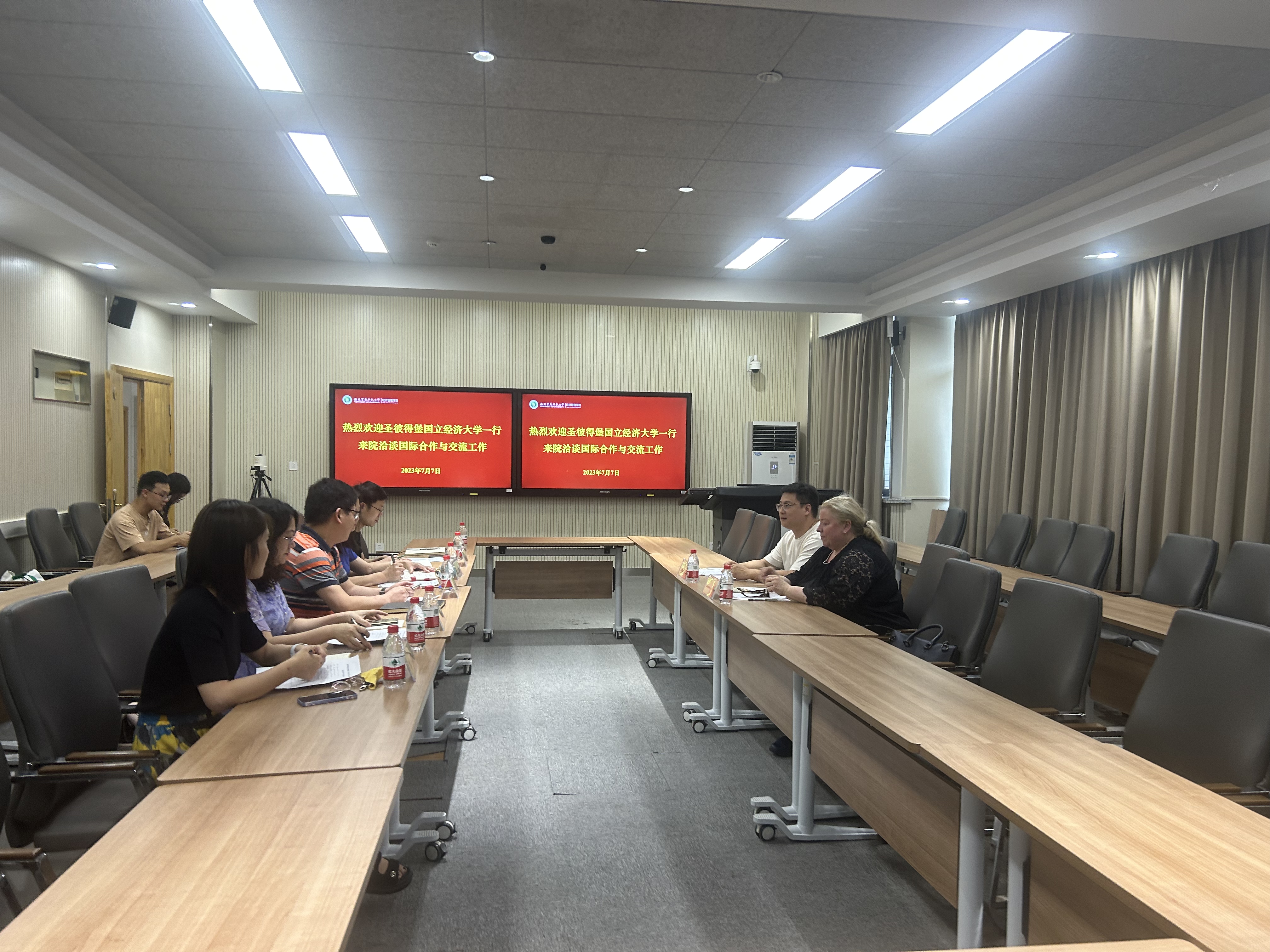 eefced88686a495f9704069f4d94de3e.jpg eefced88686a495f9704069f4d94de3e.jpg