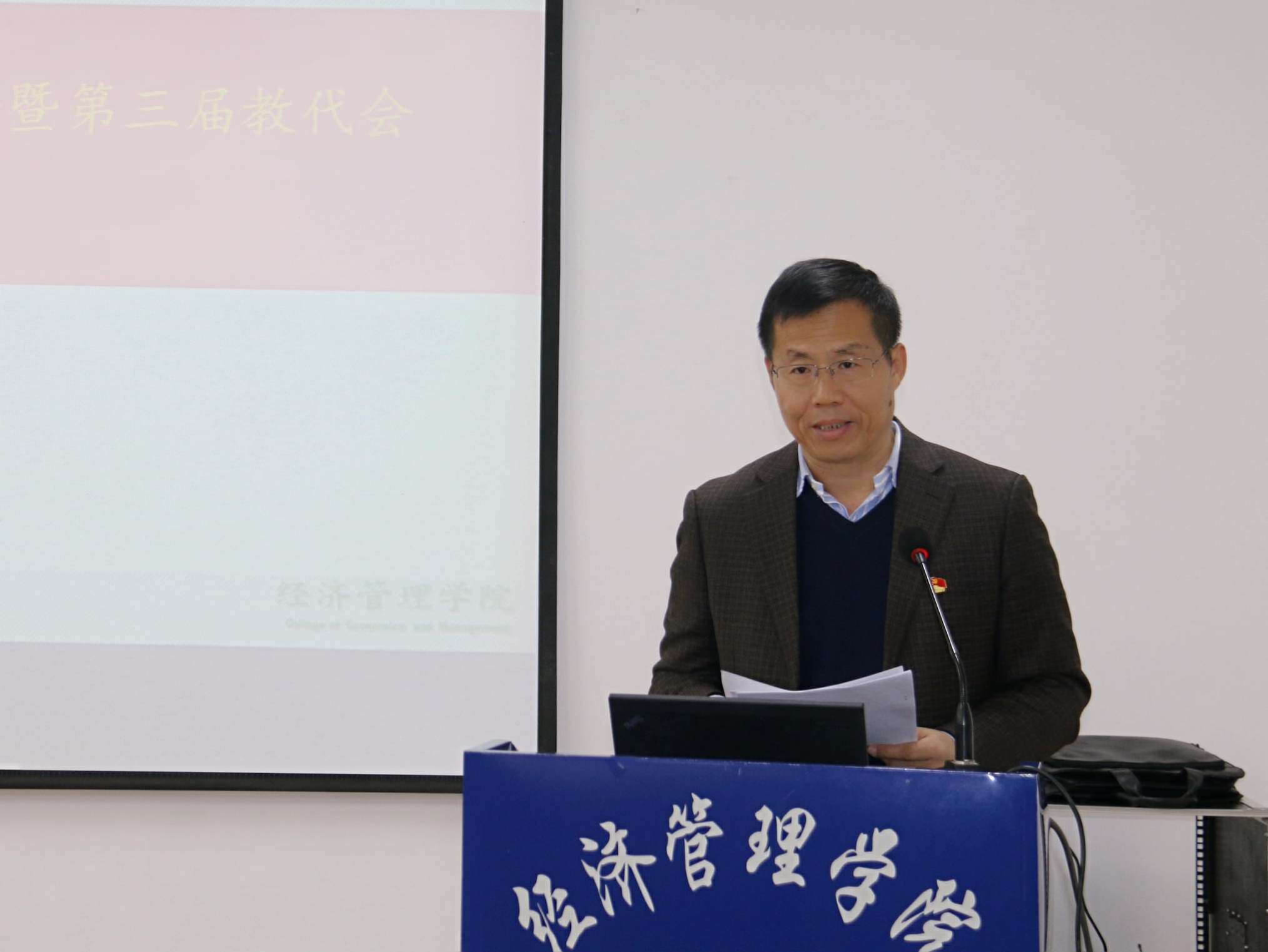 3d8313fd8380405bbff363f3a411bfc8.jpg 3d8313fd8380405bbff363f3a411bfc8.jpg