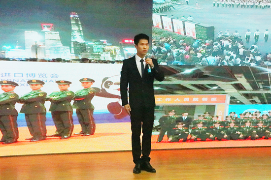 b634597d88524be3a80bf0c8d263edb0.jpg 学生风采.jpg