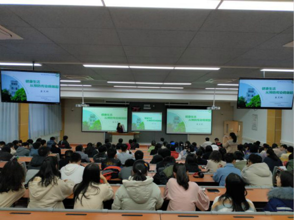 e98f8ef043784b2597b5c1a8f401b69f.jpg 讲座现场_meitu_1.jpg