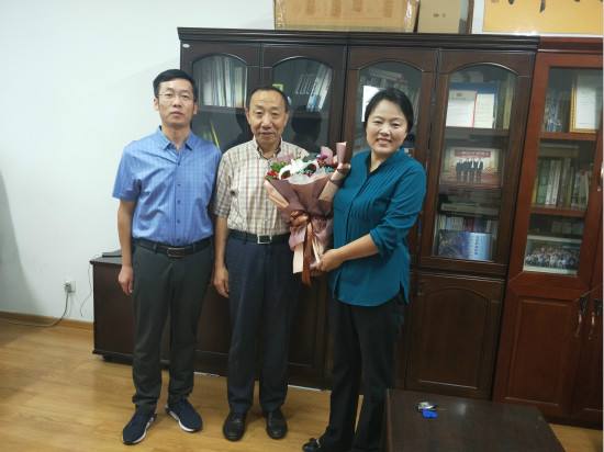 0318718506c949e794c74cee1929384c.jpg 2霍学喜_meitu_2.jpg