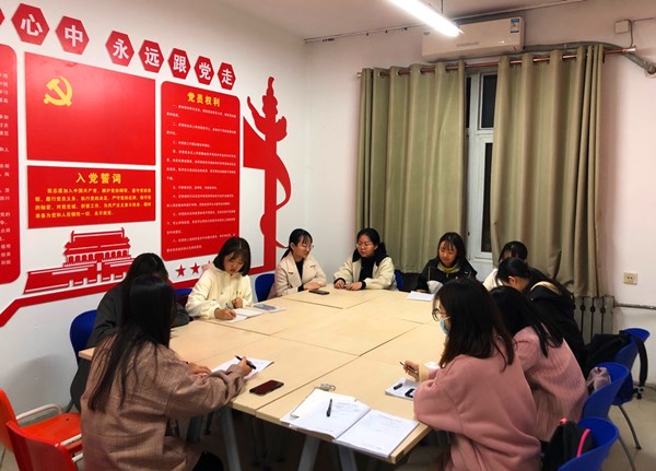 12c79fea43214a46a9ce74e6485048fb.jpg 读书交流会照片_副本.jpg