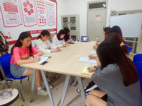 b46dd2bdc9e944b3a9d7200c991c46dc.jpg 读书交流交流交流_副本.jpg