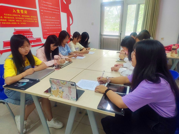 e5b44a02d16e470e92b5e96980e49ef5.jpg 读书交流会_副本.jpg