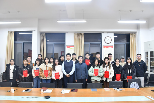 65fa871ca69846d0a61a26df94a772c4.jpg 图 合影留念.JPG