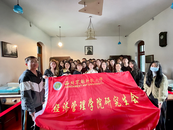 0c350d7572e44455bbb3080fe7d18fed.png 八路军办事处合照.png