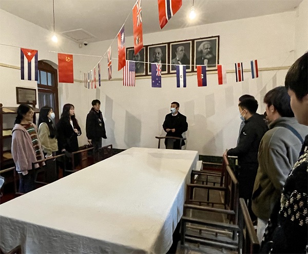 a9dcaa20dbf040aa91aa494ff03c8a71.jpg 八路军办事处参观照片.jpg