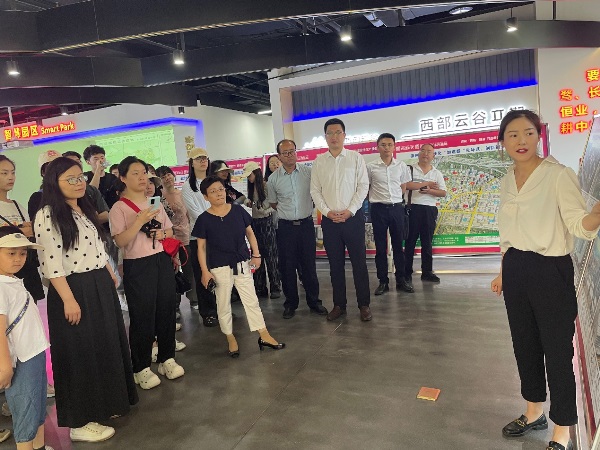 1a4b0931fe4243cfb48460dd8665726c.jpg 2.jpg