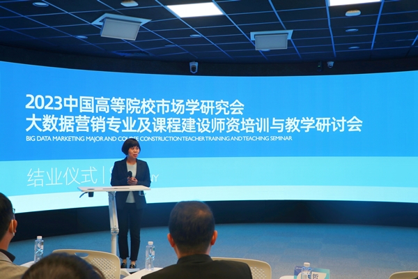 6c9cfb99f8ca4d67a59a633166e81f18.jpg 结业仪式代表发言.jpg