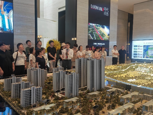 eedeb62984624d36bae62a886c2063c1.jpg 3.jpg