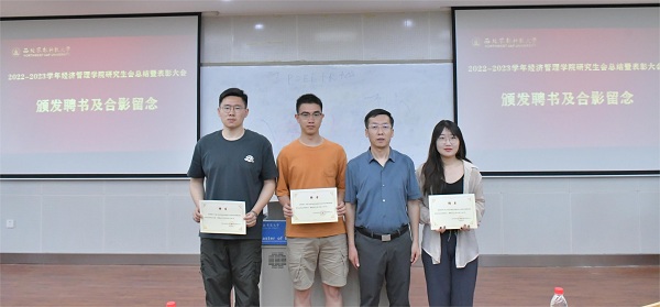 2fd353f766764510b9282649c1e55472.jpg 颁发聘书1.jpg