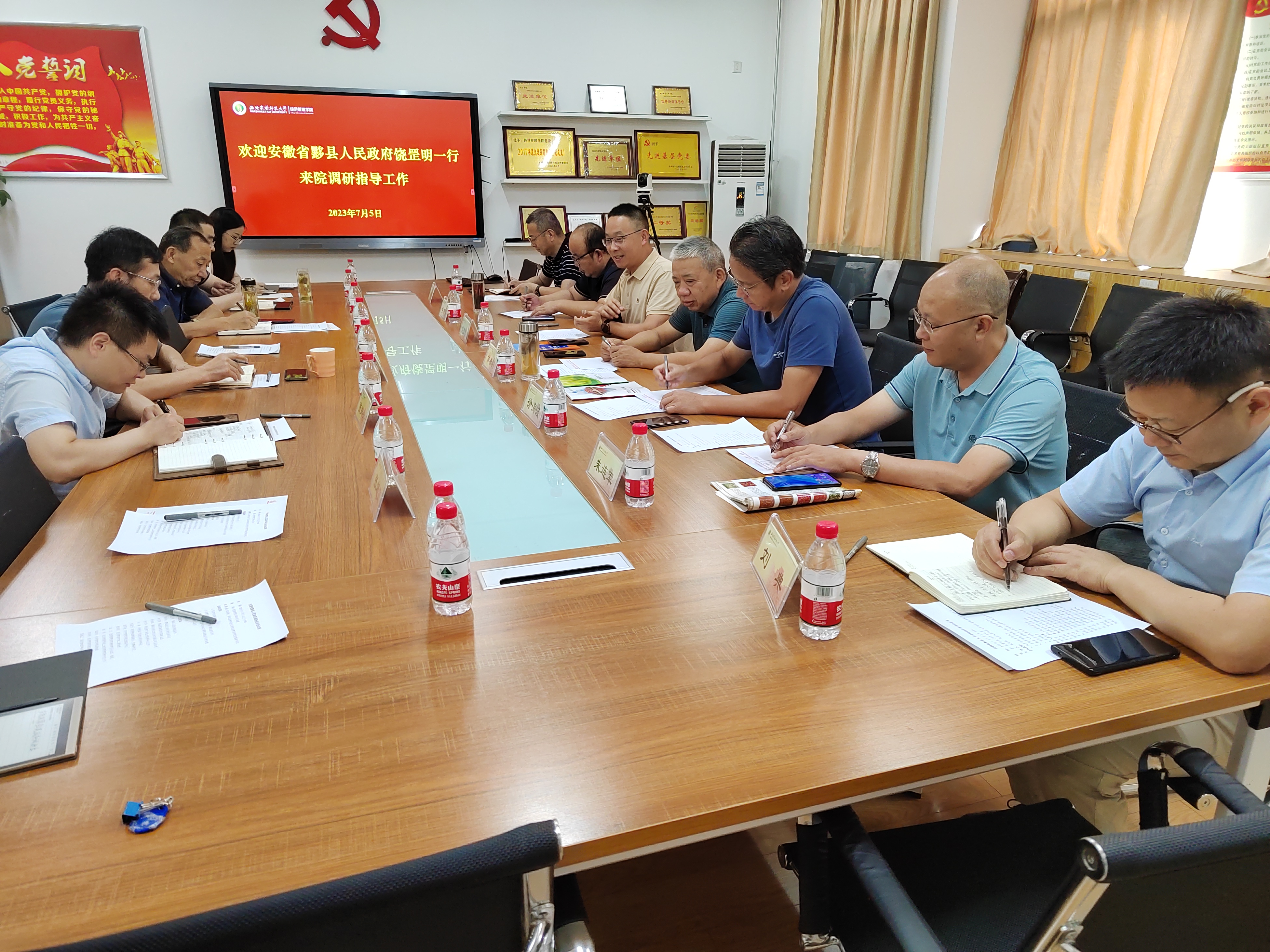 70d7f7cb160e4d84bd54c467e65a429e.jpg 70d7f7cb160e4d84bd54c467e65a429e.jpg